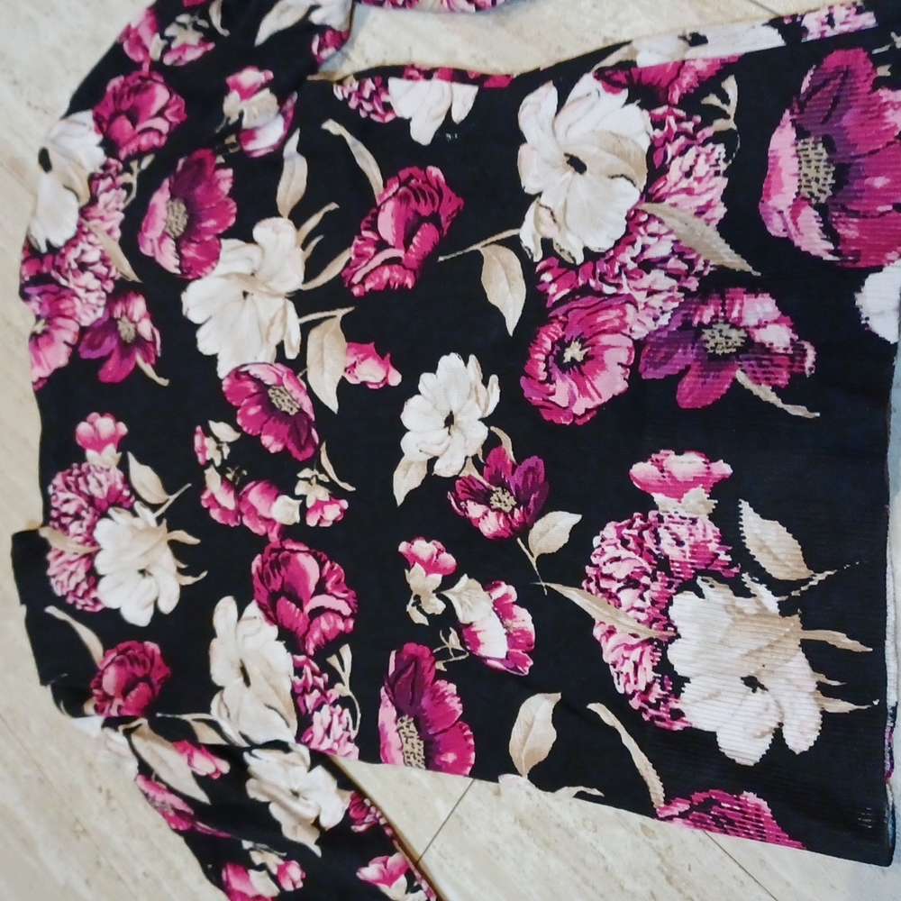 Gorgeous White House Black Market Floral Cardigan - Picture 8 of 8